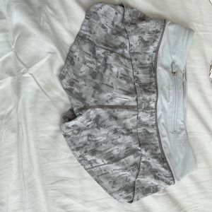 Lululemon, size 2, color grey and white